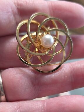 Vintage Gold Floral Pearl Brooch